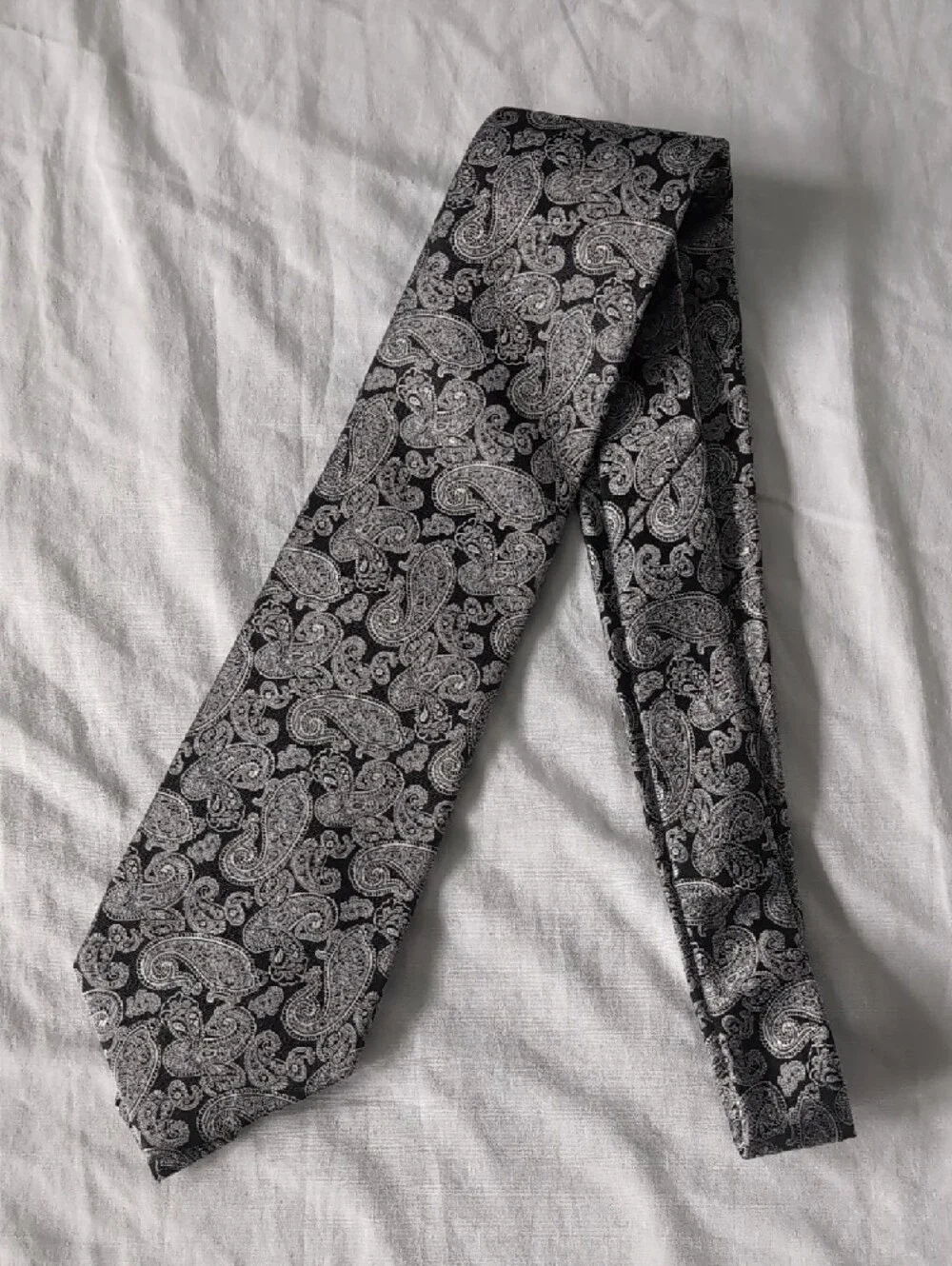 Geoffrey Beene Black and Silver Paisley Silk Tie - Picture 5 of 7
